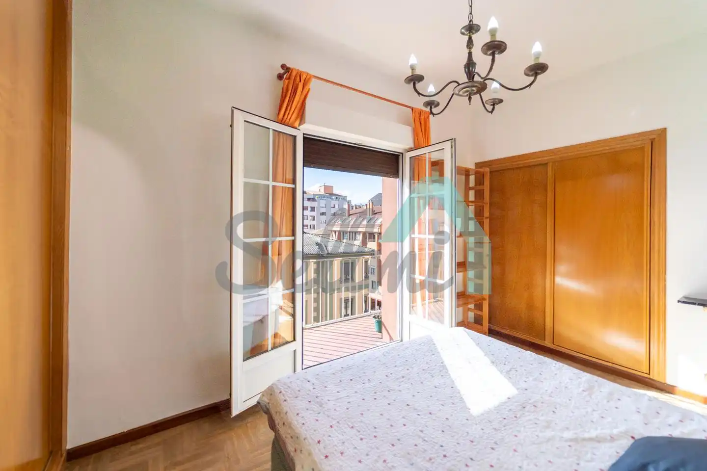 Schlafzimmer von Wohnung zum Verkauf in Oviedo  mit Heizung, Parkett und Terrasse