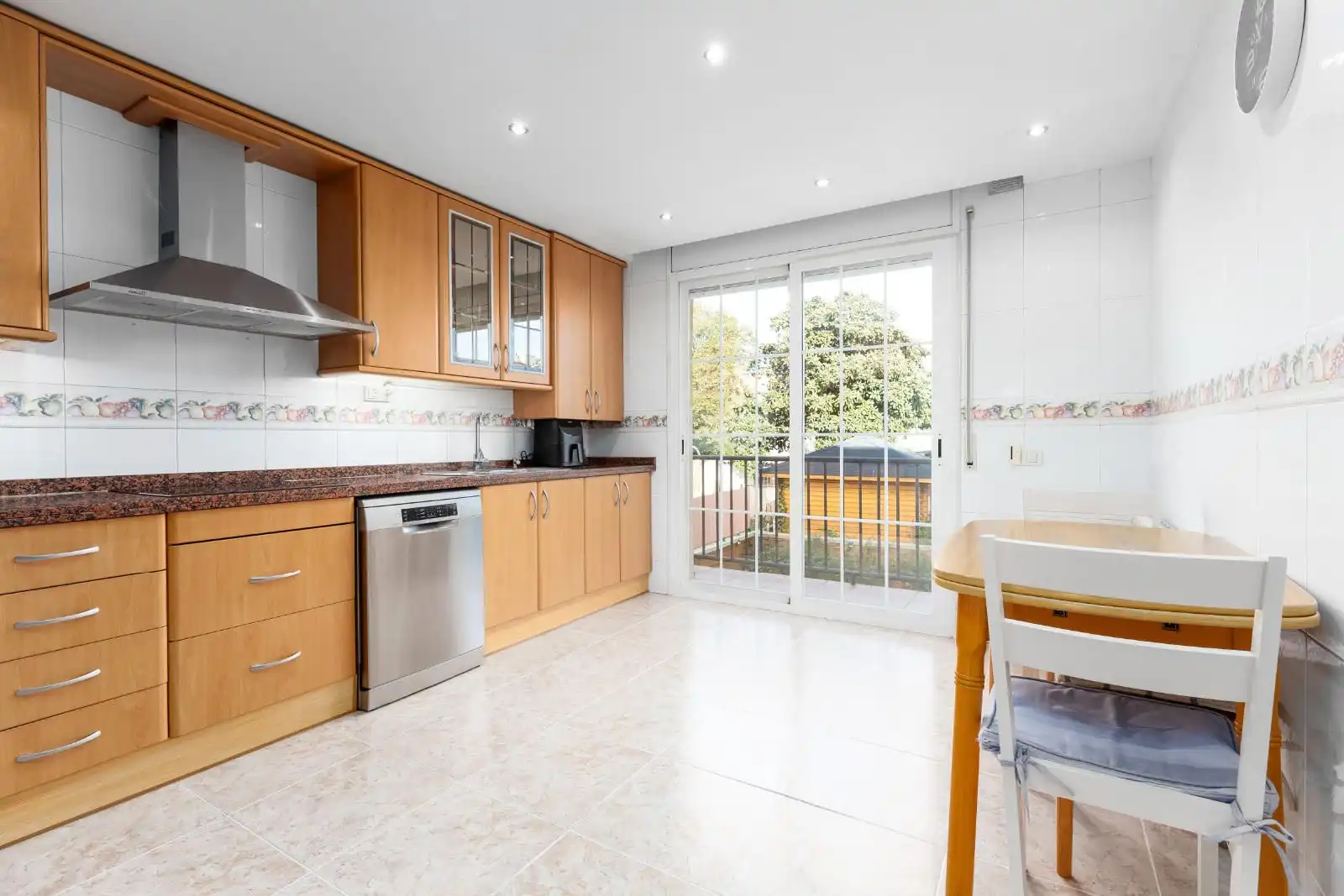 Cocina de Casa adosada en venta en Parets del Vallès con Aire acondicionado, Calefacción y Trastero