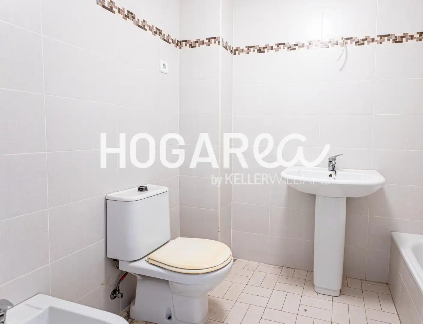 Bathroom of Flat for sale in Málaga  with Air Conditioner, Heating and Terrace