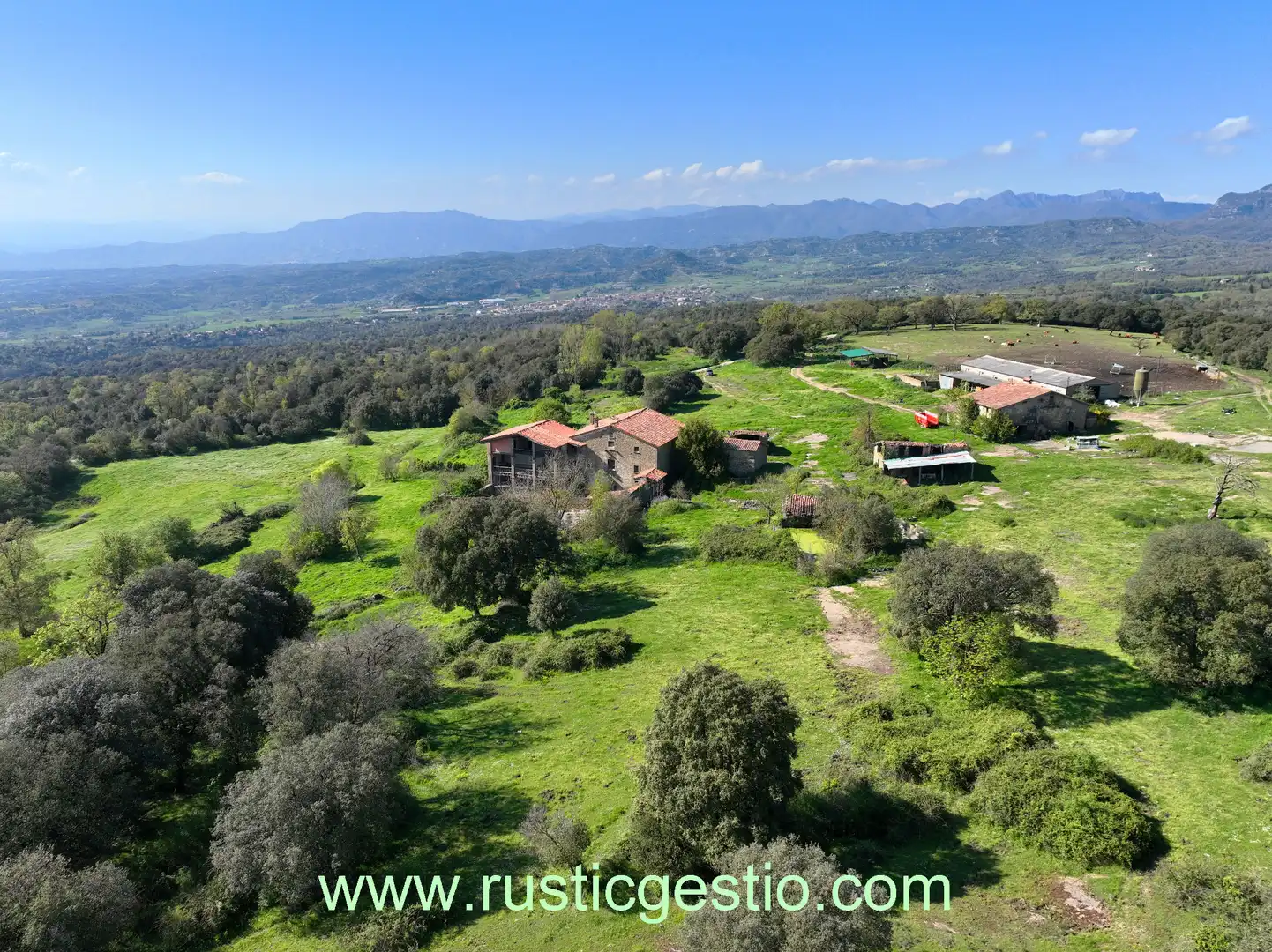 Finca rústica en venda en L'Esquirol amb Jardí privat, Terrassa i Balcó