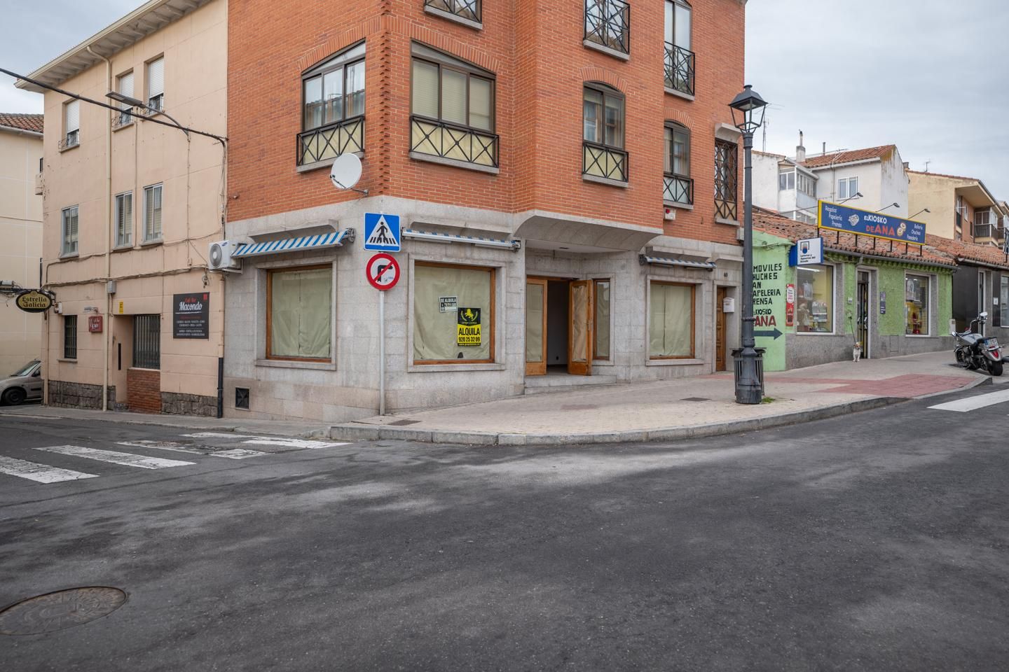 Vista exterior de Local de lloguer en Ávila Capital