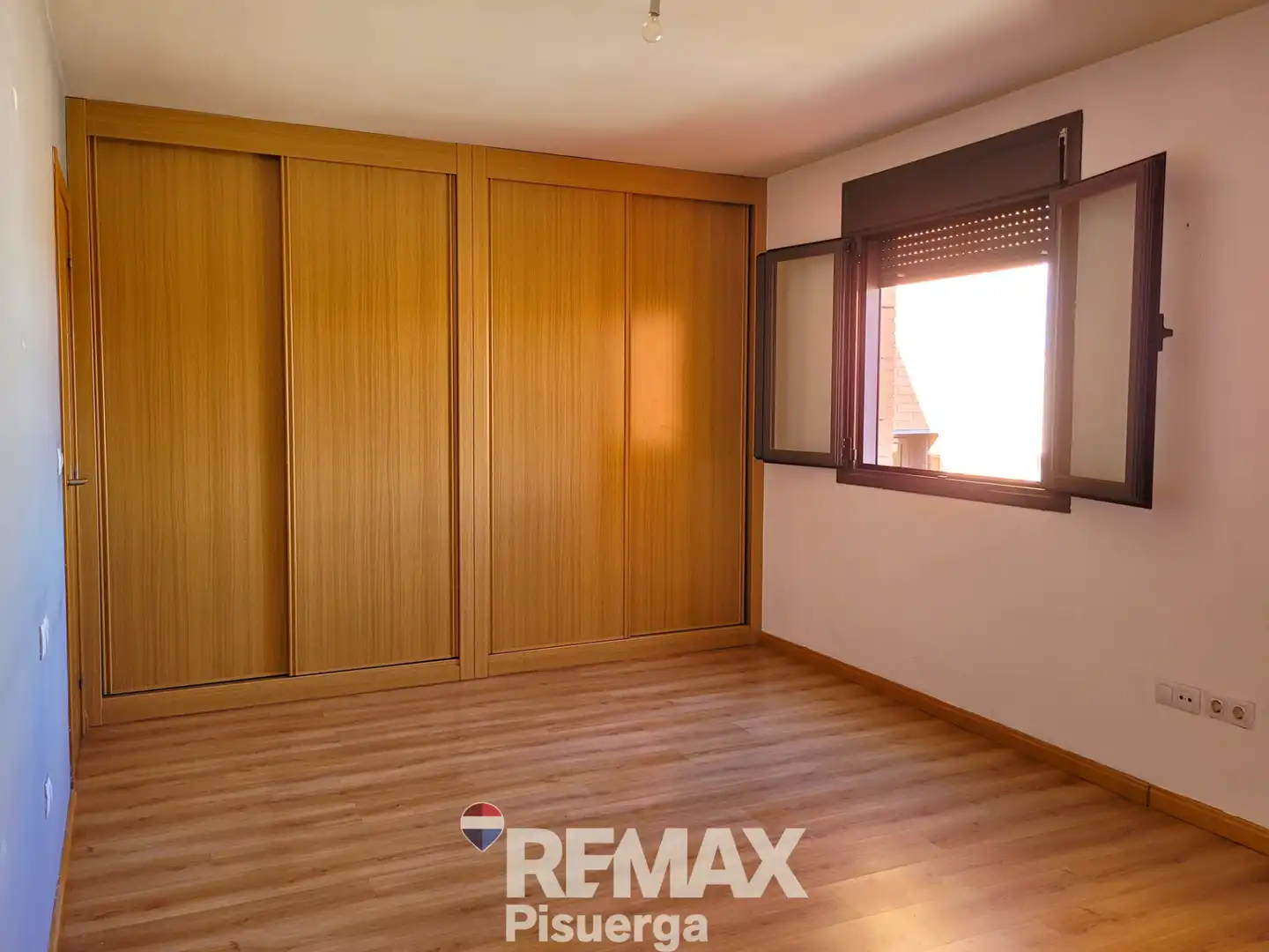 Schlafzimmer von Wohnung zum Verkauf in Santovenia de Pisuerga mit Heizung, Abstellraum und Balkon