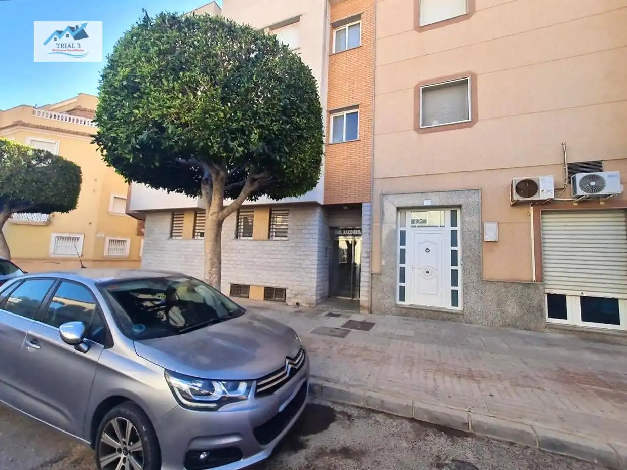 Appartamento con terrazza in vendita a Calle JUAN DE LA COSA (SD)