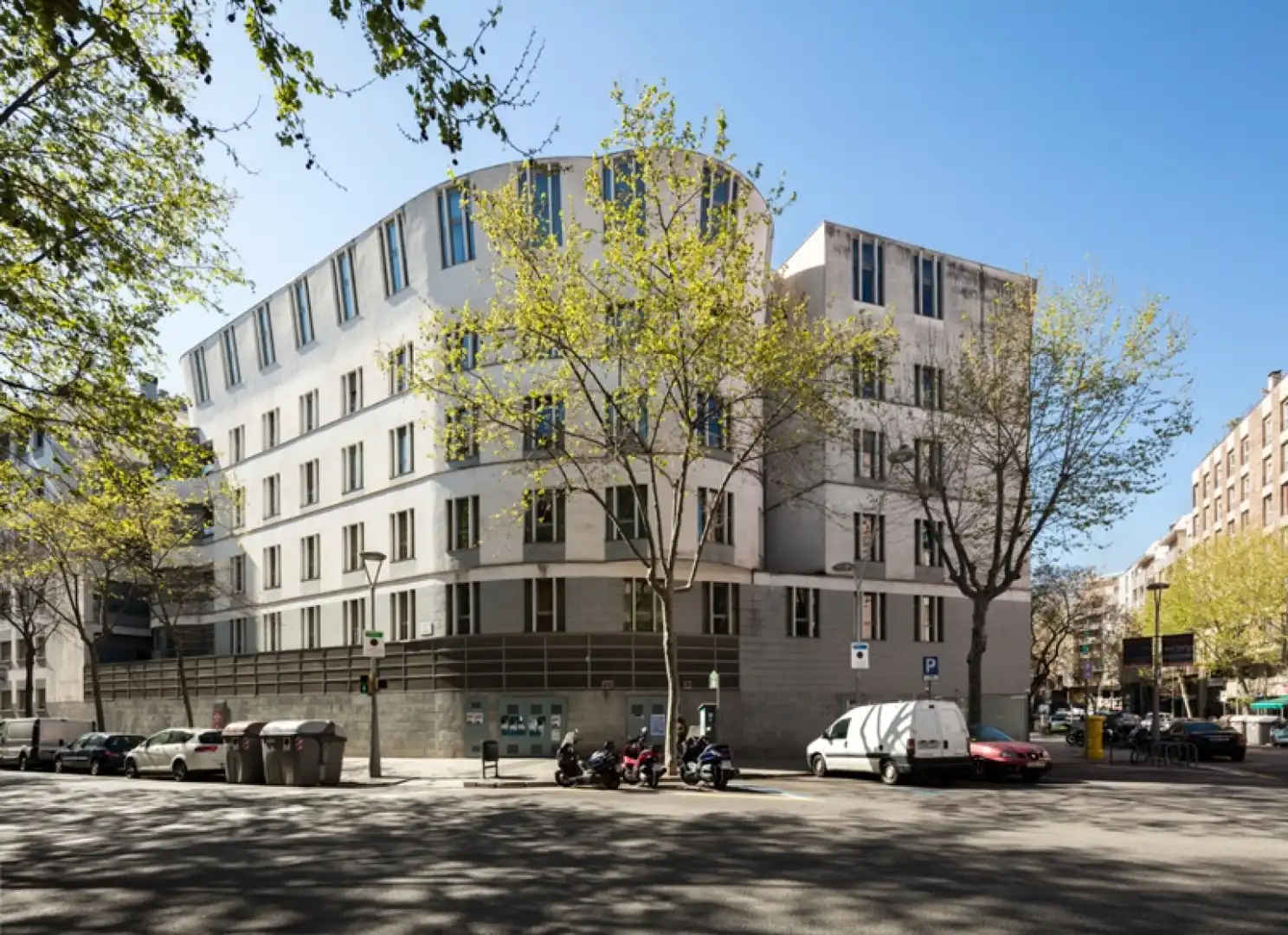 Vista exterior de Piso en venta en Barcelona con Calefacción, Parquet y Balcón