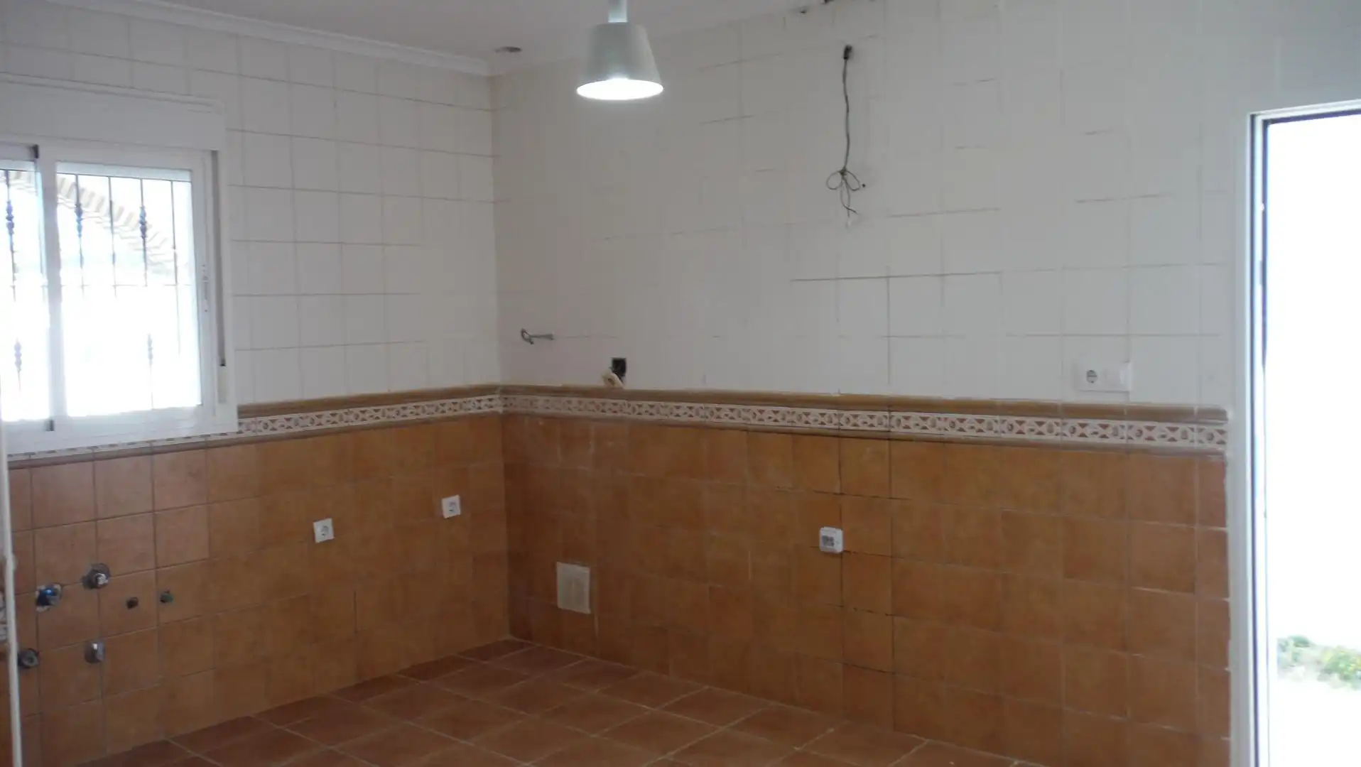 Cuina de Casa o xalet en venda en Chiclana de la Frontera amb Jardí privat i Terrassa