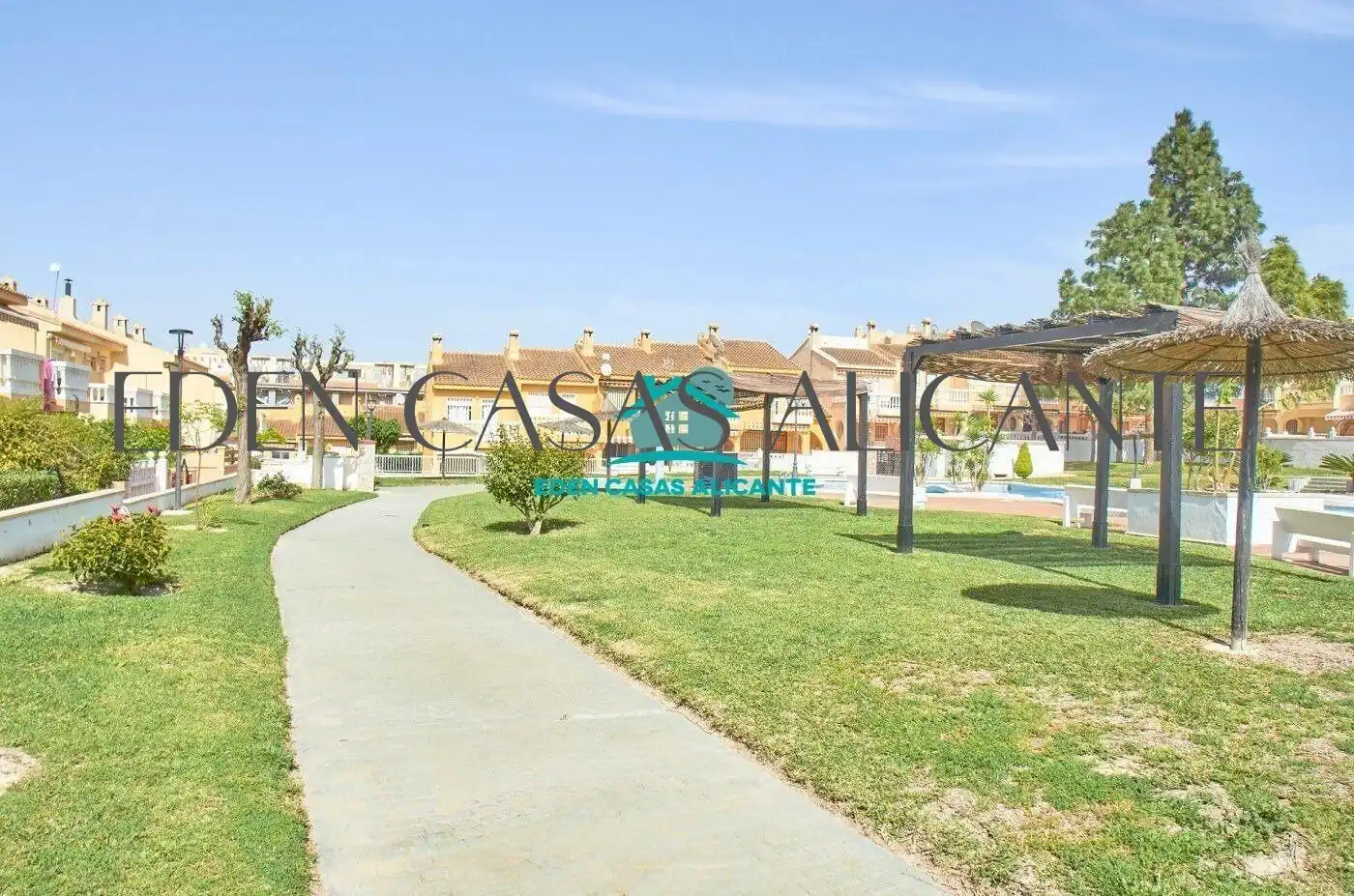 Vista exterior de Casa adosada en venta en El Campello con Aire acondicionado, Jardín privado y Terraza