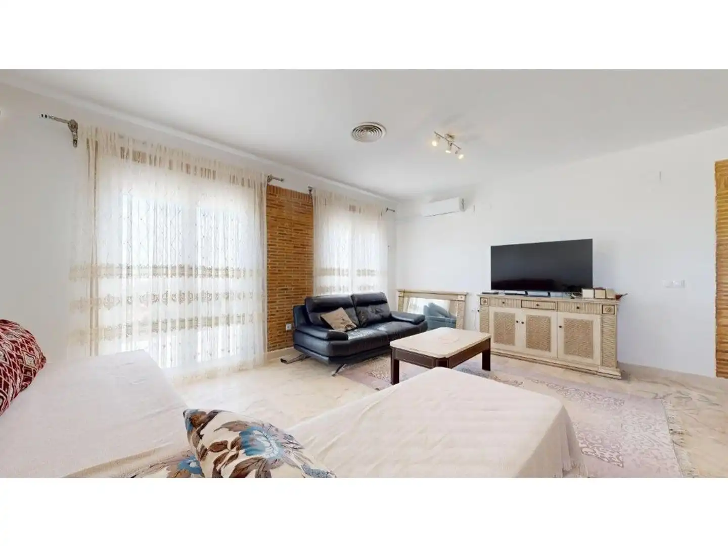 Sala de estar de Casa o chalet en venta en Chiva con Jardín privado, Terraza y Trastero