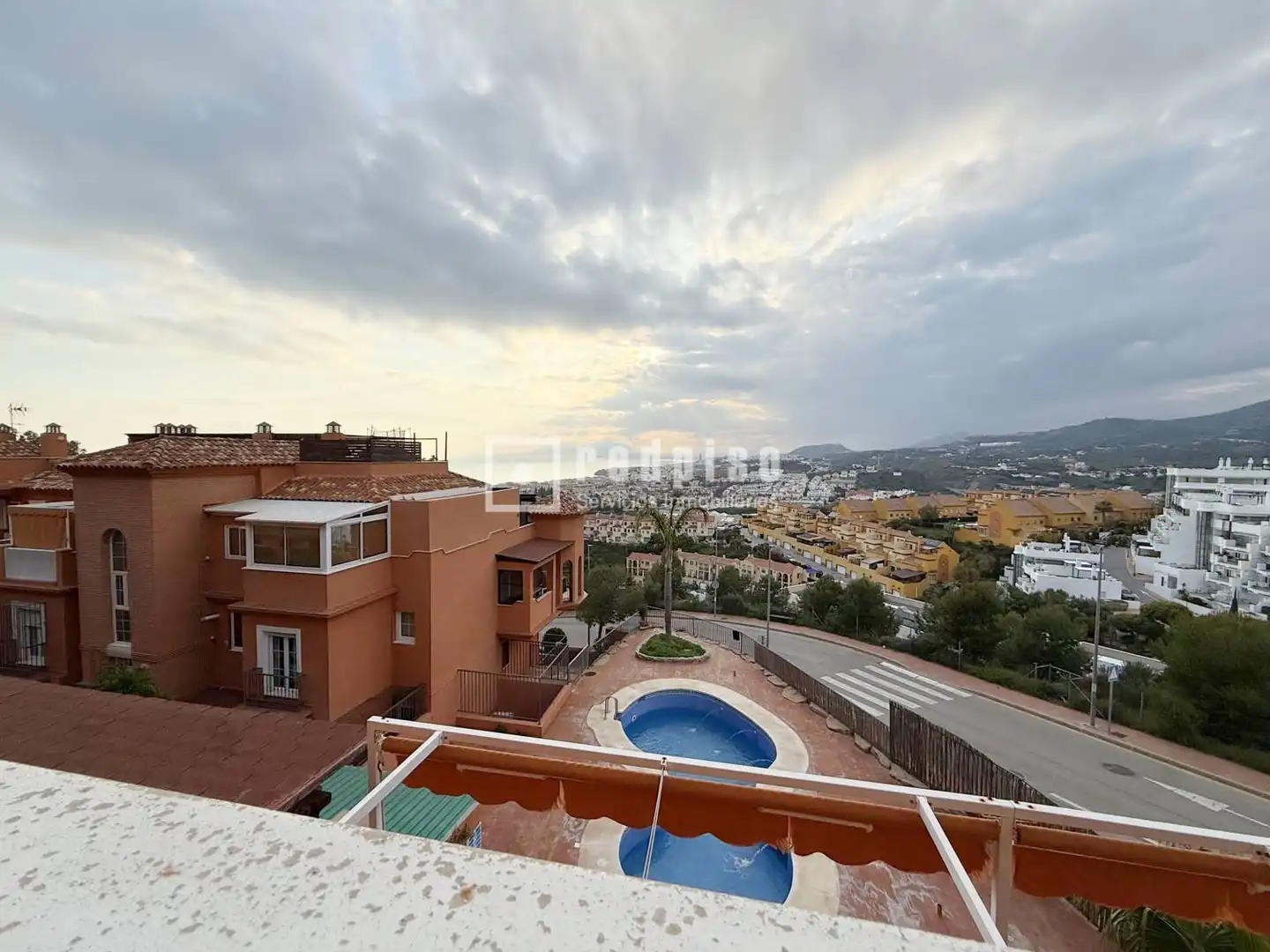 Außenansicht von Wohnung zum Verkauf in Rincón de la Victoria mit Klimaanlage, Privatgarten und Terrasse