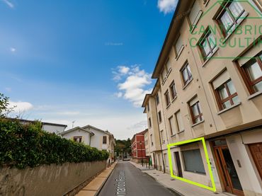 Locale commerciale in vendita a Navia
