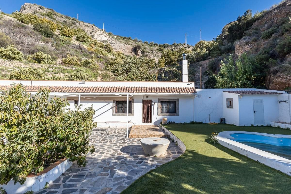 Vista exterior de Finca rústica en venda en Los Guájares amb Aire condicionat, Jardí privat i Piscina