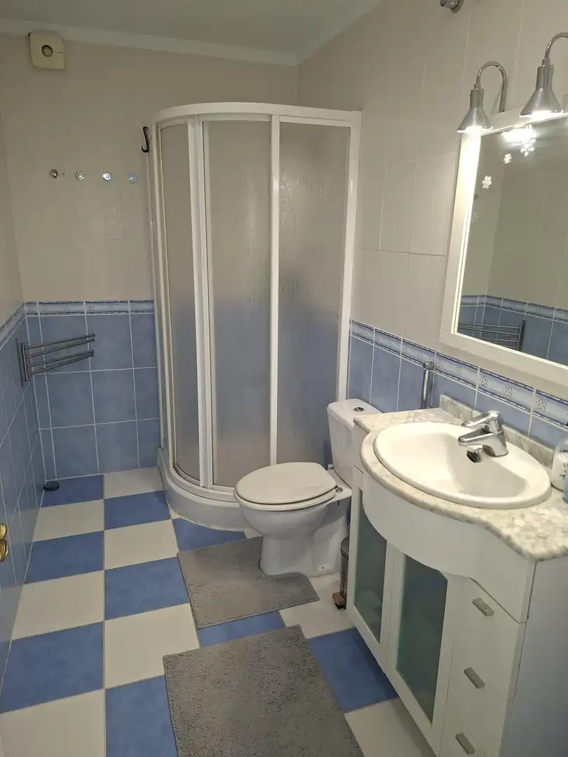 Badezimmer von Erdgeschoss zum Verkauf in Fuengirola mit Terrasse, Möbliert und Gemeinschaftspool