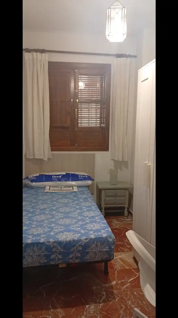 Habitación de Piso de alquiler en Granada con Calefacción, Amueblado y Lavadora