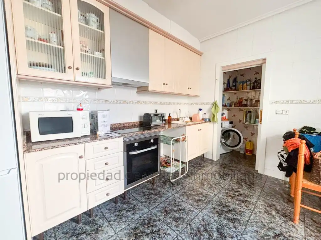 Piso con balcón en venta en Casco Antiguo