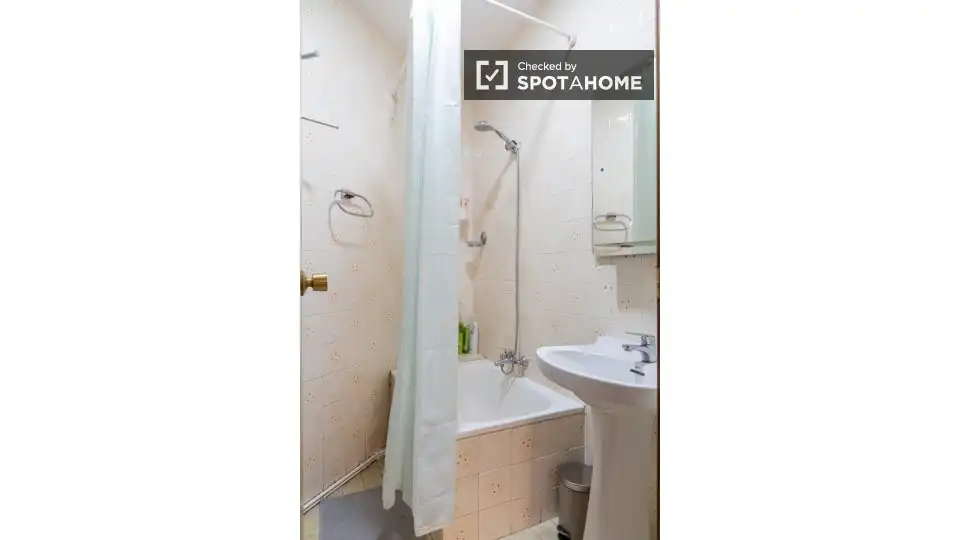Baño de Piso para compartir en Alcobendas con Aire acondicionado, Calefacción y Terraza