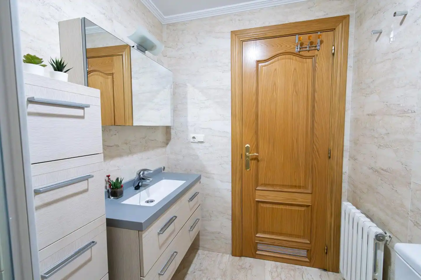 Flat for sale in Felisa Munárriz, Milagrosa