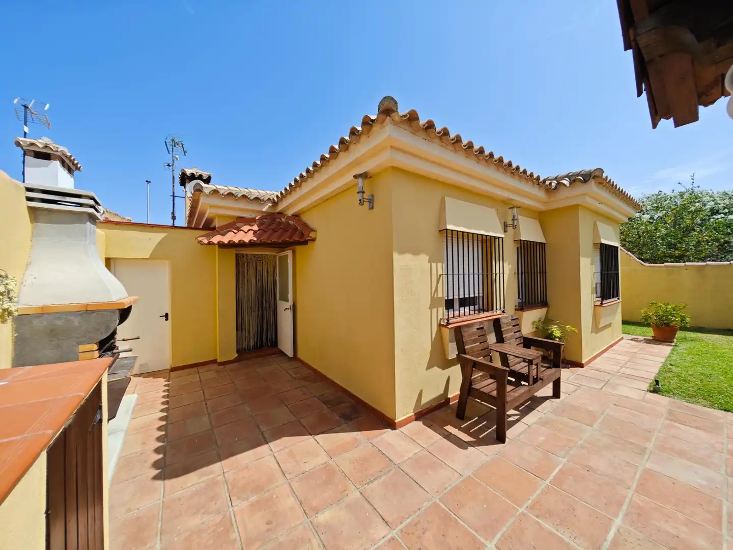 Exterior view of Houses for sale in Chiclana de la Frontera  with Heating, Private garden and Storage room