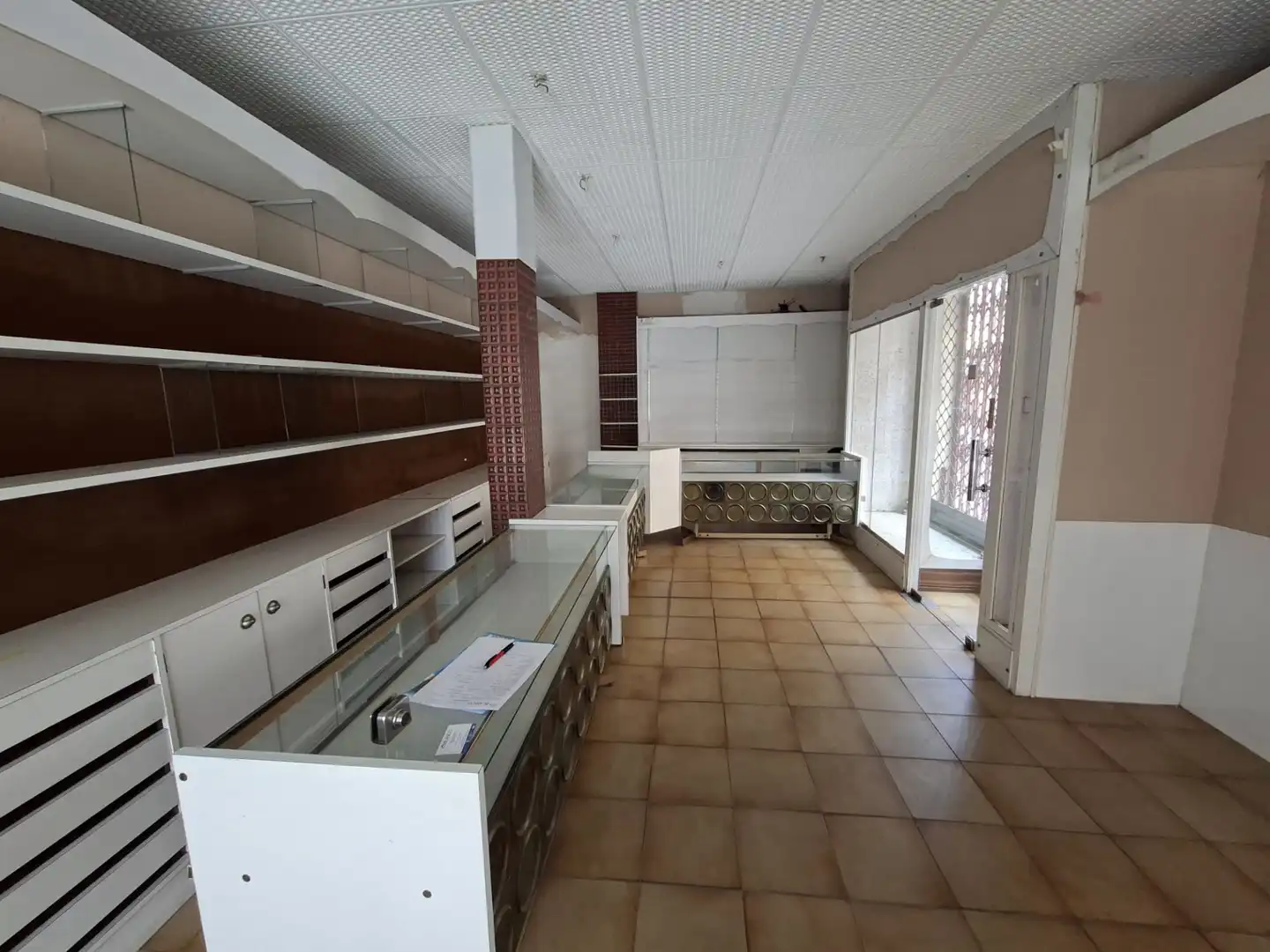 Kitchen of Commercial properties for sale in Cornellà de Llobregat