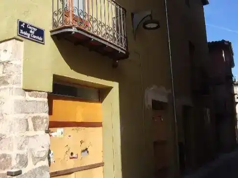 Vista exterior de Dúplex en venda en Sant Joan de les Abadesses amb Traster, Moblat i Balcó