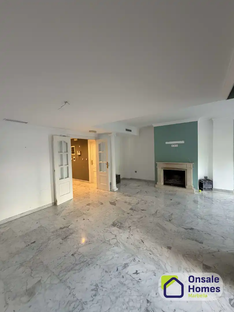 Sala de estar de Casa adosada en venta en Marbella con Aire acondicionado, Jardín privado y Terraza