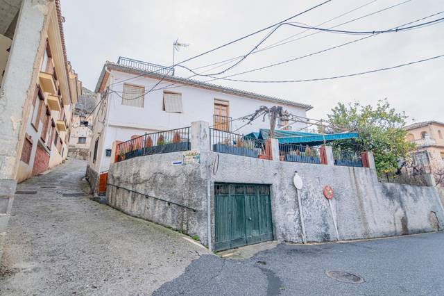 Casa-chalet en Venta en Calle madre trinidad carreras en Monachil pueblo