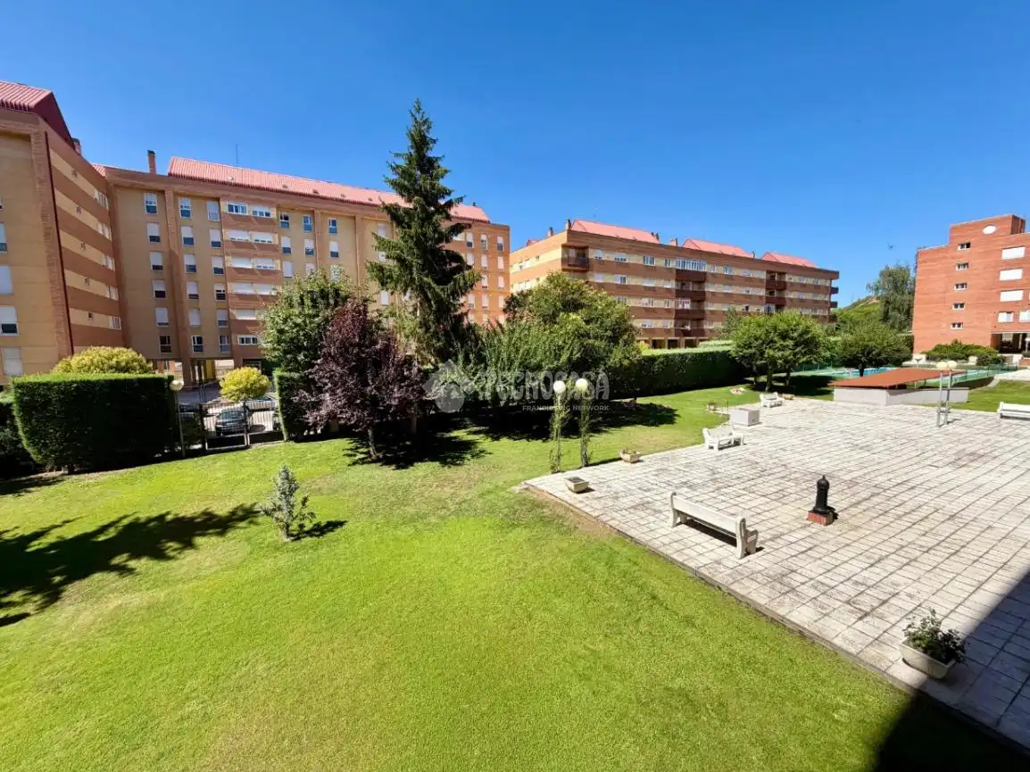 Pis amb piscina en venda a C. Teresa Monje, imagen 17