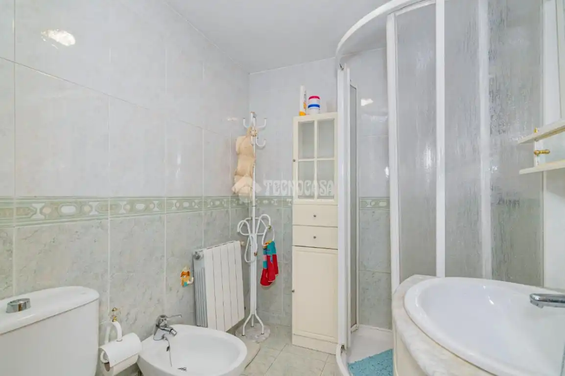 Baño de Piso en venta en Granada con Calefacción y Balcón