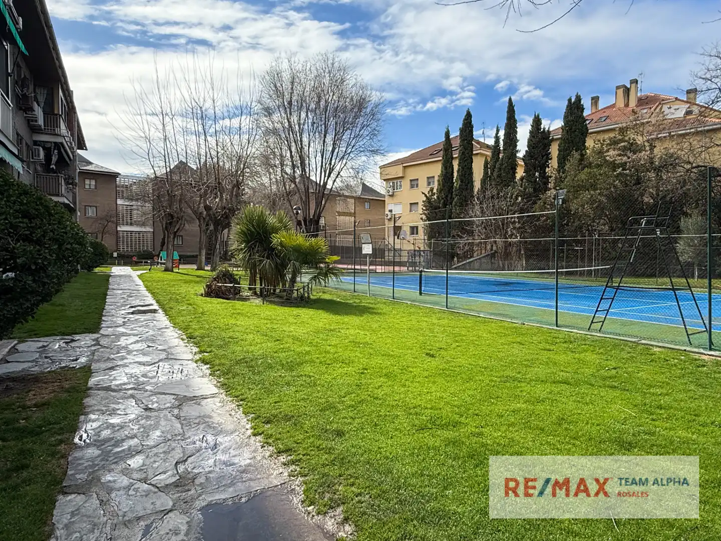 Vista exterior de Piso en venta en Paracuellos de Jarama con Aire acondicionado, Calefacción y Jardín privado