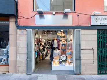 Business premises for sale in Carrer dels Ferrers