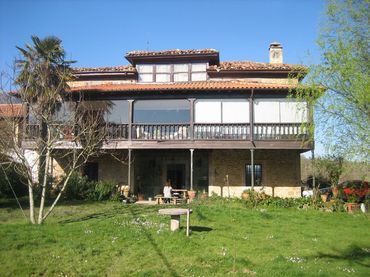 House with garden for sale in Parres