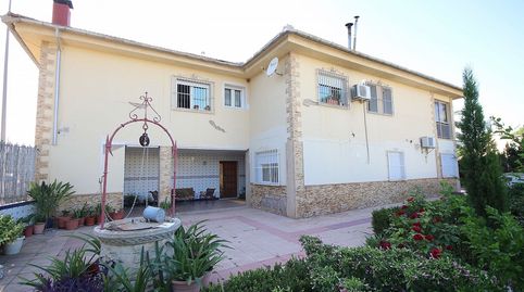 Gran casa independiente de 9 dormitorios en la ciudad, ideal para negocios