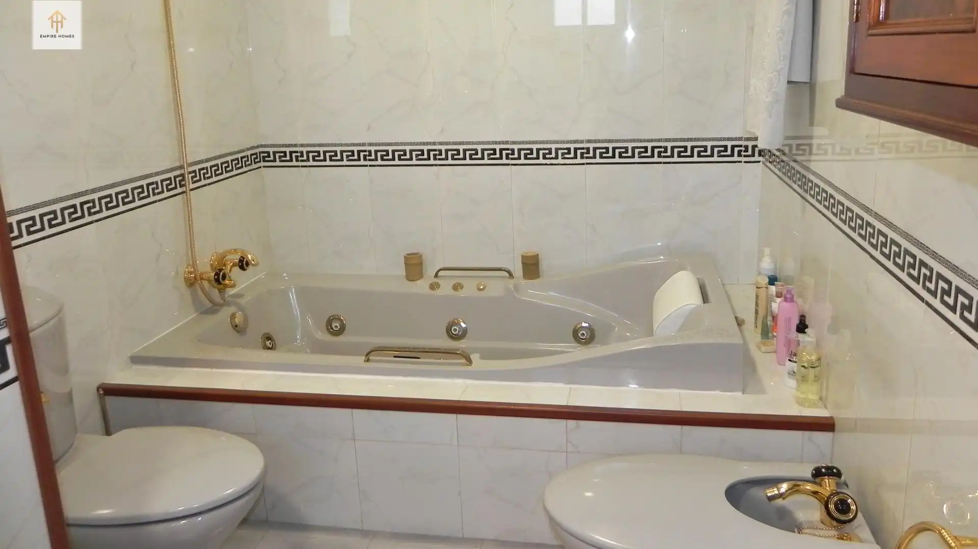 Bany de Casa o xalet en venda en Cáceres amb Aire condicionat, Calefacció i Jardí privat