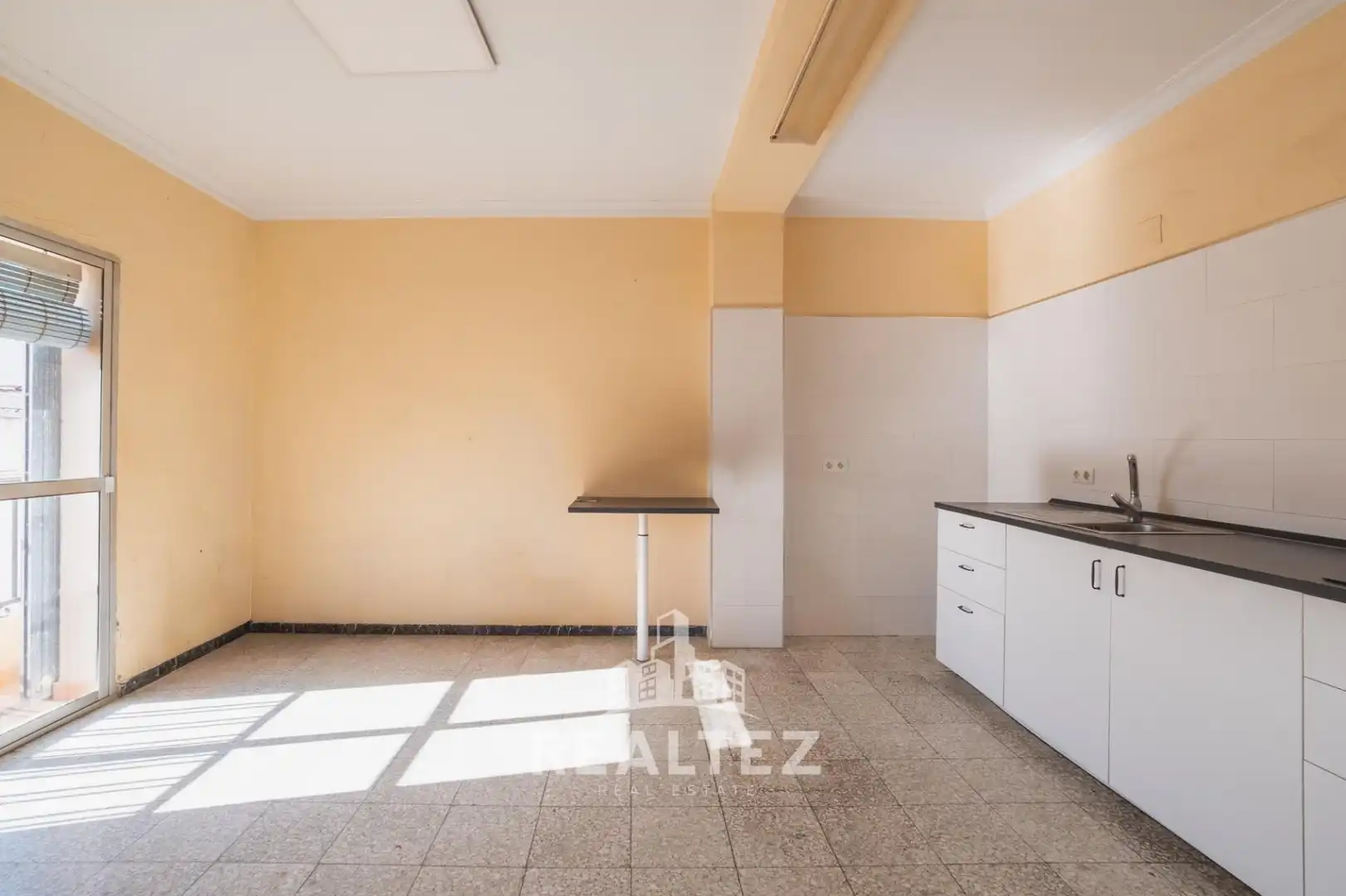 Kitchen of Flat for sale in Jerez de la Frontera  with Terrace, Balcony and Alarm