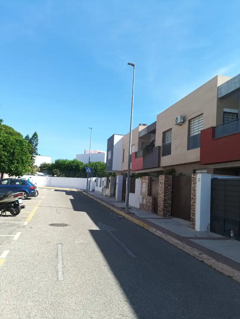 Vista exterior de Casa adosada en venta en Bollullos de la Mitación con Trastero