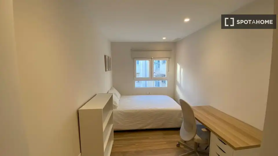 Habitación de Piso de alquiler en Valencia con Aire acondicionado, Calefacción y Amueblado