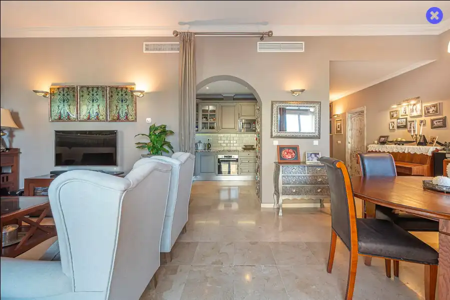 Sala de estar de Casa o chalet en venta en Istán con Aire acondicionado, Jardín privado y Piscina