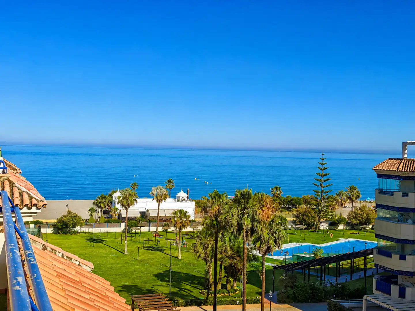 Jardín de Ático en venta en Manilva con Aire acondicionado, Terraza y Piscina