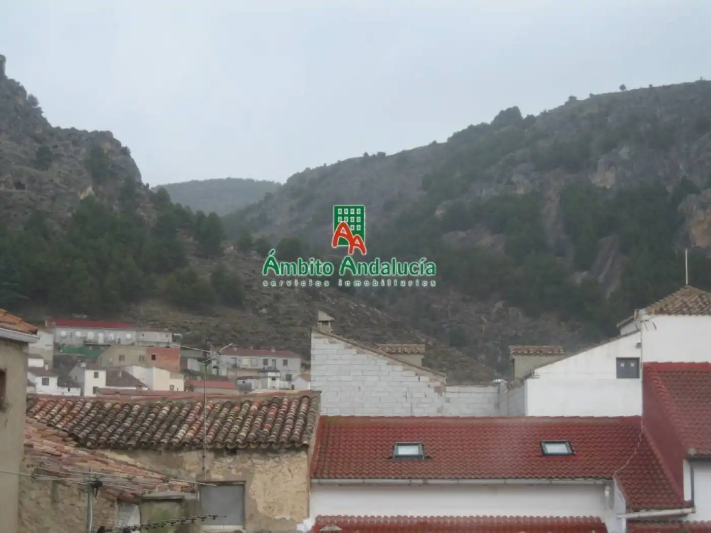 Vista exterior de Pis en venda en Santiago-Pontones amb Terrassa, Moblat i Balcó