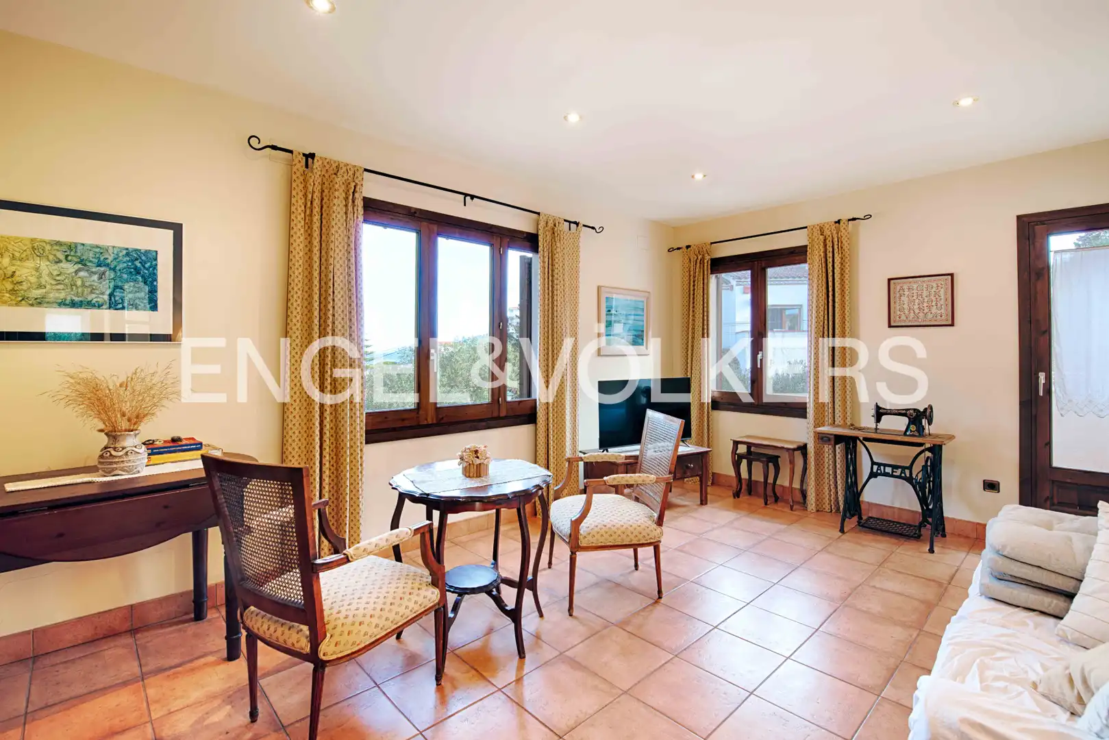 Sala de estar de Casa o chalet en venta en Llançà con Calefacción, Jardín privado y Terraza