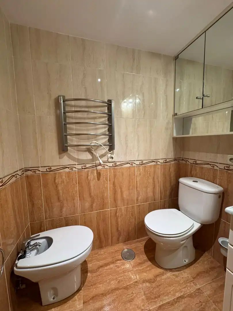 Baño de Piso de alquiler en Gijón  con Calefacción, Parquet y Amueblado