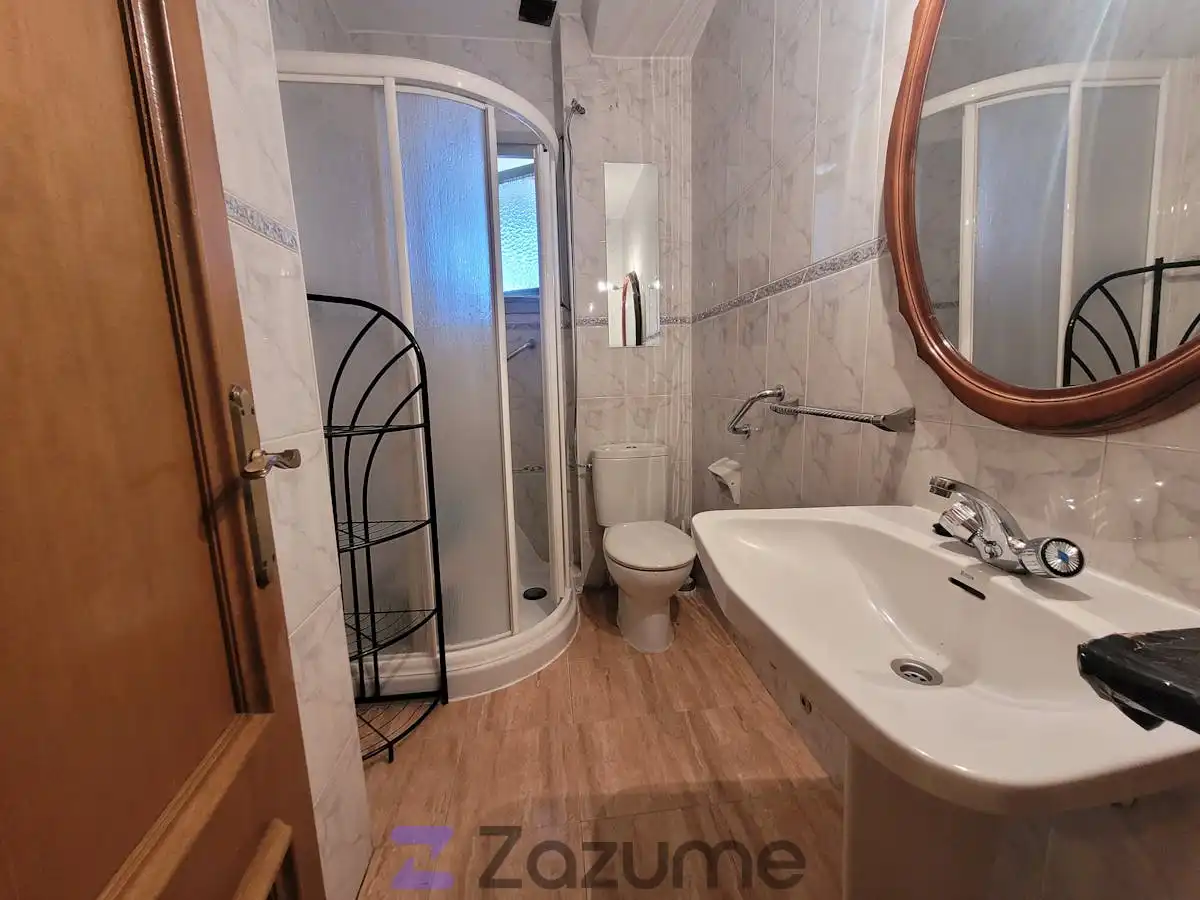 Badezimmer von Wohnung zur Miete in Cuéllar mit Heizung, Parkett und Möbliert