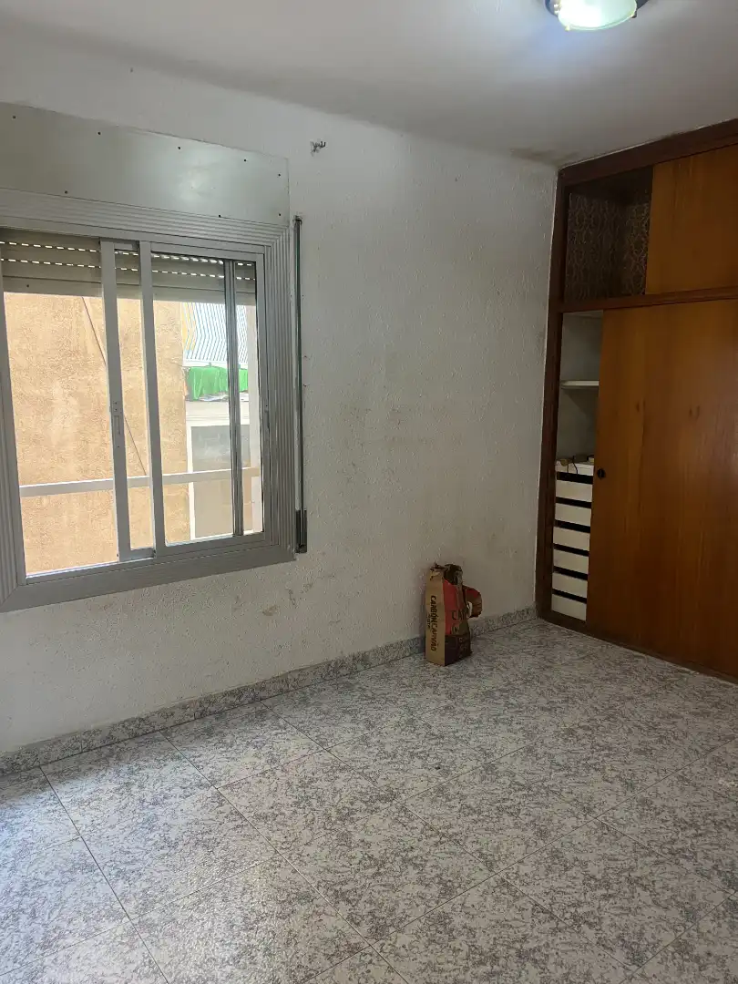 Habitación de Piso en venta en Badalona con Horno, Balcón y Alarma