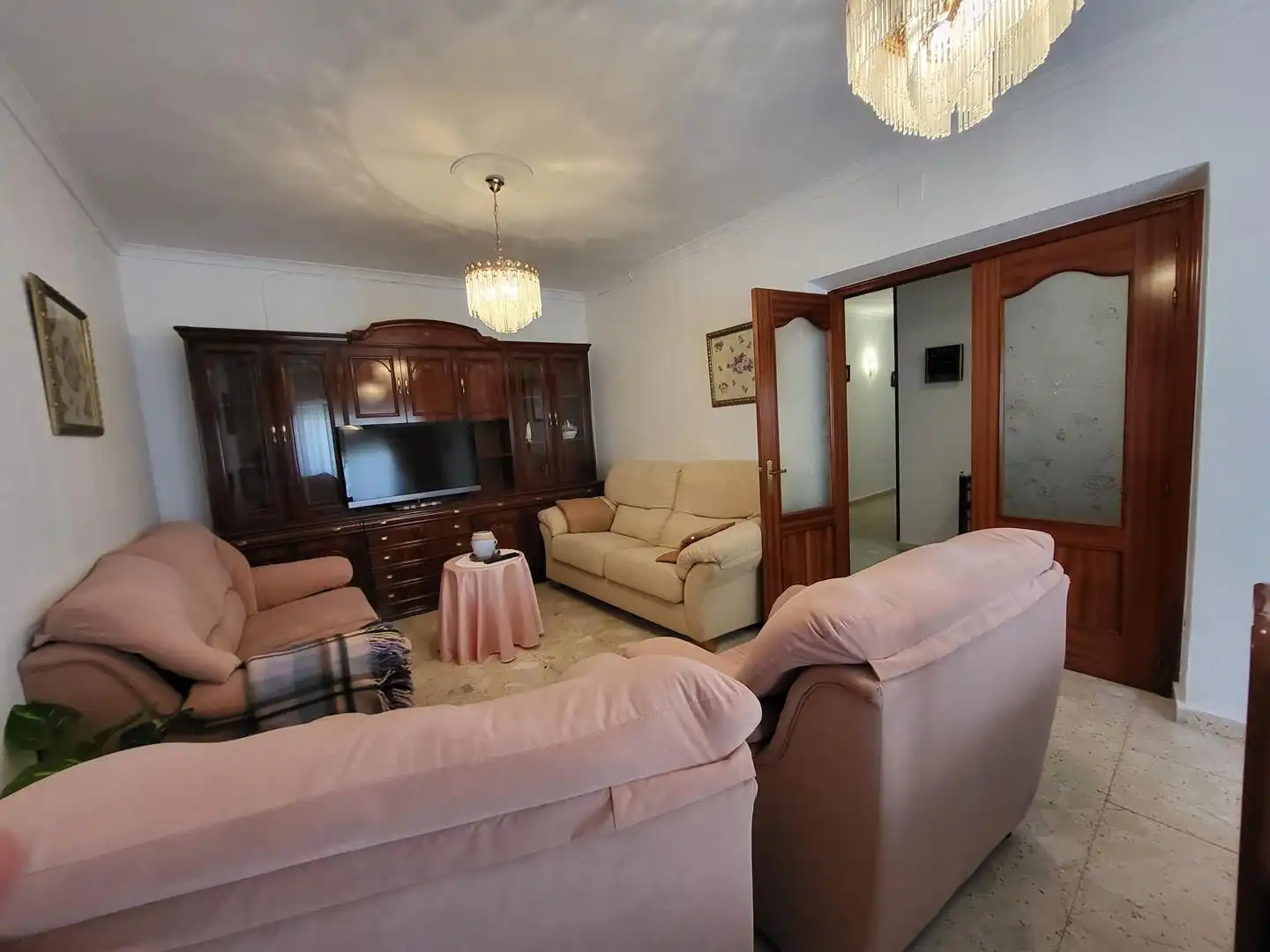 Sala d'estar de Casa o xalet en venda en Sisante amb Calefacció, Terrassa i Moblat