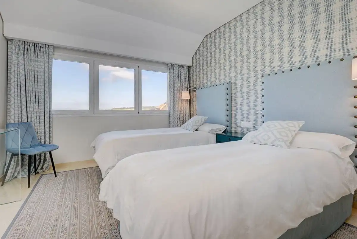 Schlafzimmer von Wohnungen zur Miete in Sotogrande mit Klimaanlage, Heizung und Terrasse