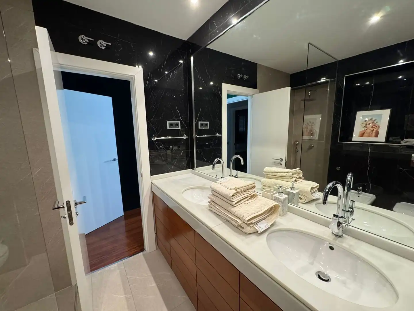 Badezimmer von Wohnung zur Miete in Madrid mit Klimaanlage, Heizung und Möbliert