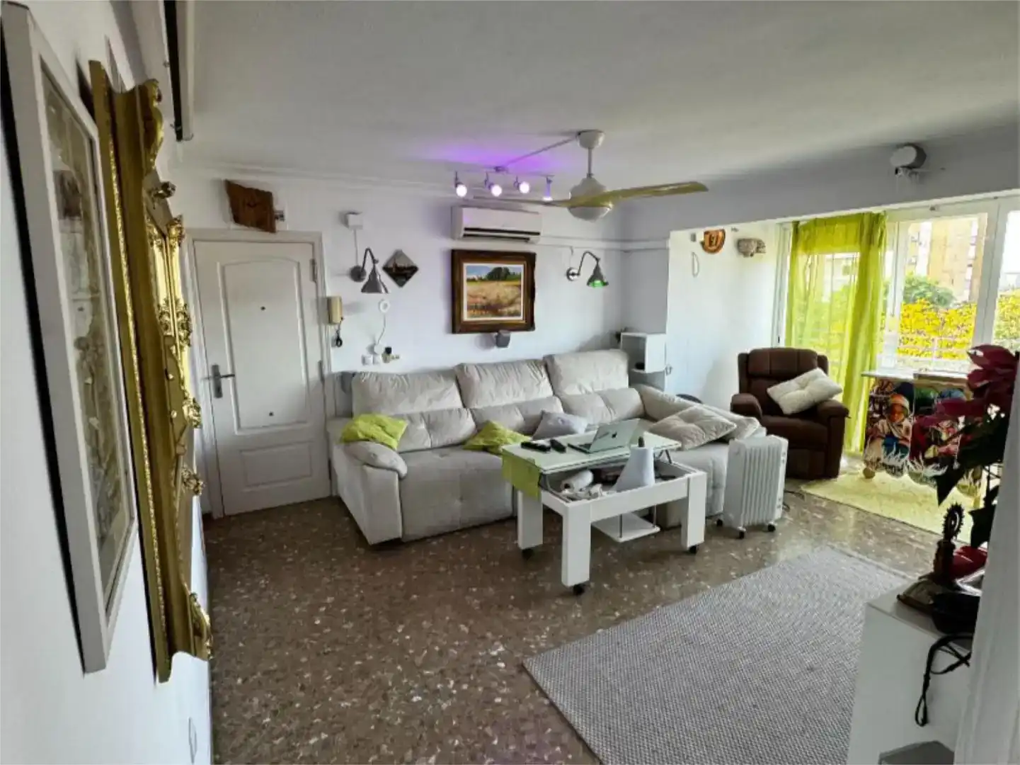 Sala d'estar de Pis per a compartir en Sevilla amb Aire condicionat, Jardí privat i Moblat