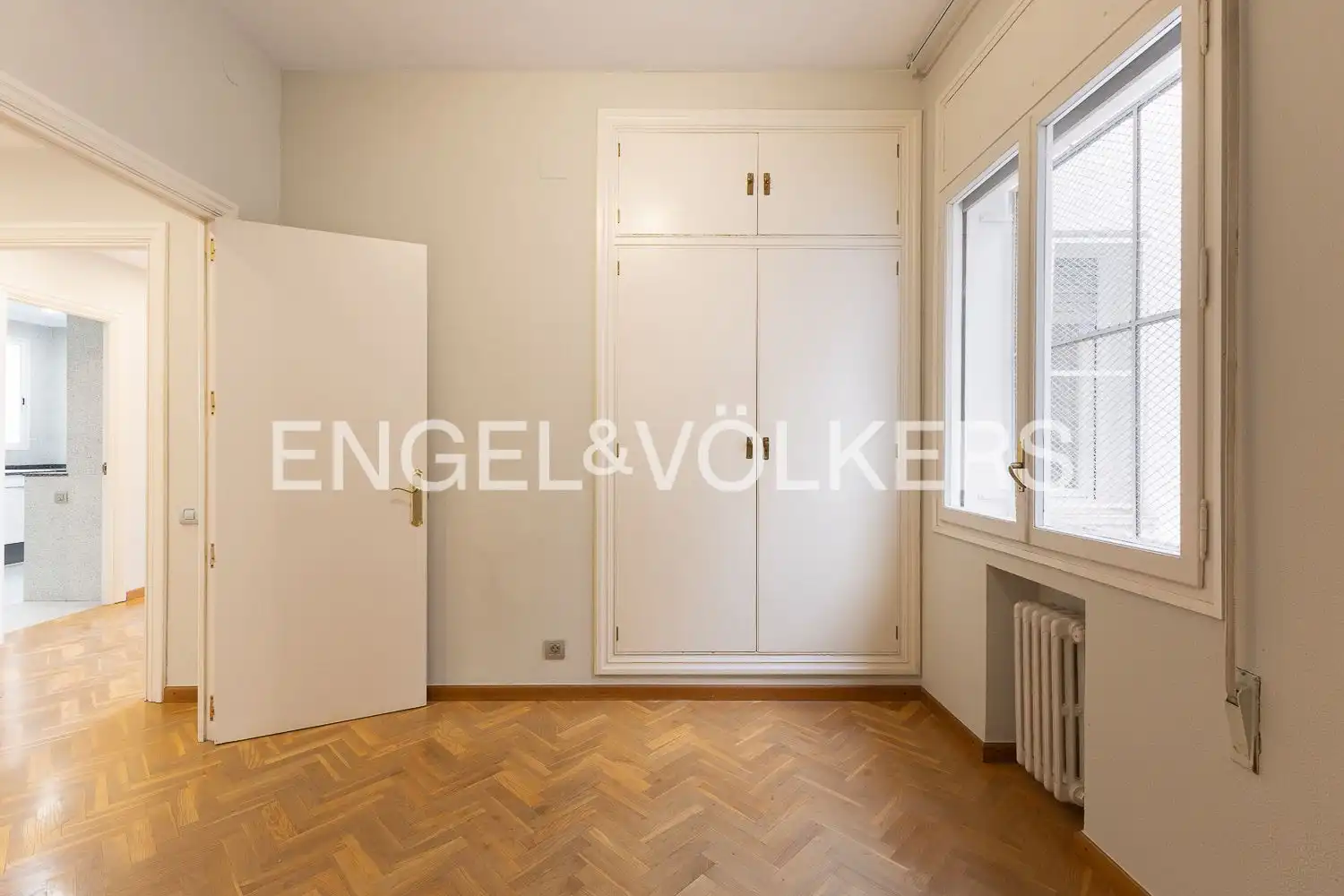 Schlafzimmer von Wohnung zur Miete in Valencia mit Klimaanlage, Heizung und Parkett