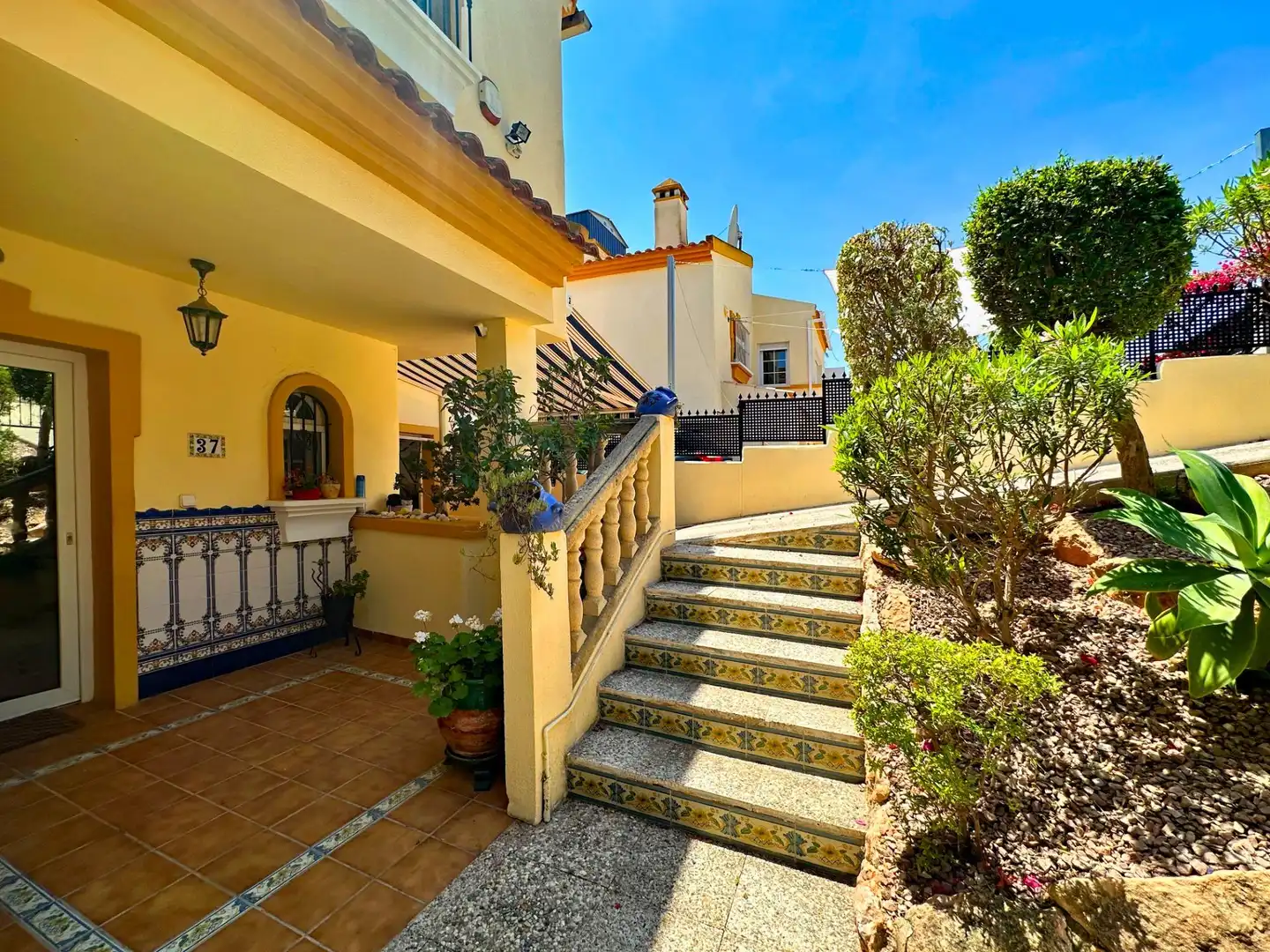 Vista exterior de Casa adosada en venta en Orihuela con Aire acondicionado, Terraza y Trastero