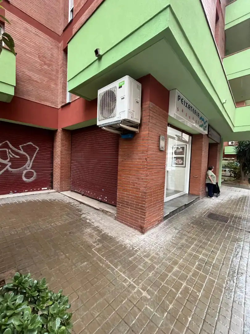 Gewerbefläche zum Verkauf in Carrer dels Sentmenat 9, imagen 2