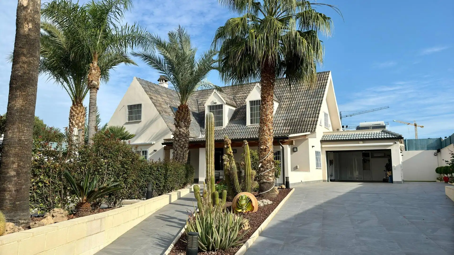 Vista exterior de Casa o chalet en venta en Sant Joan d'Alacant con Aire acondicionado, Calefacción y Jardín privado
