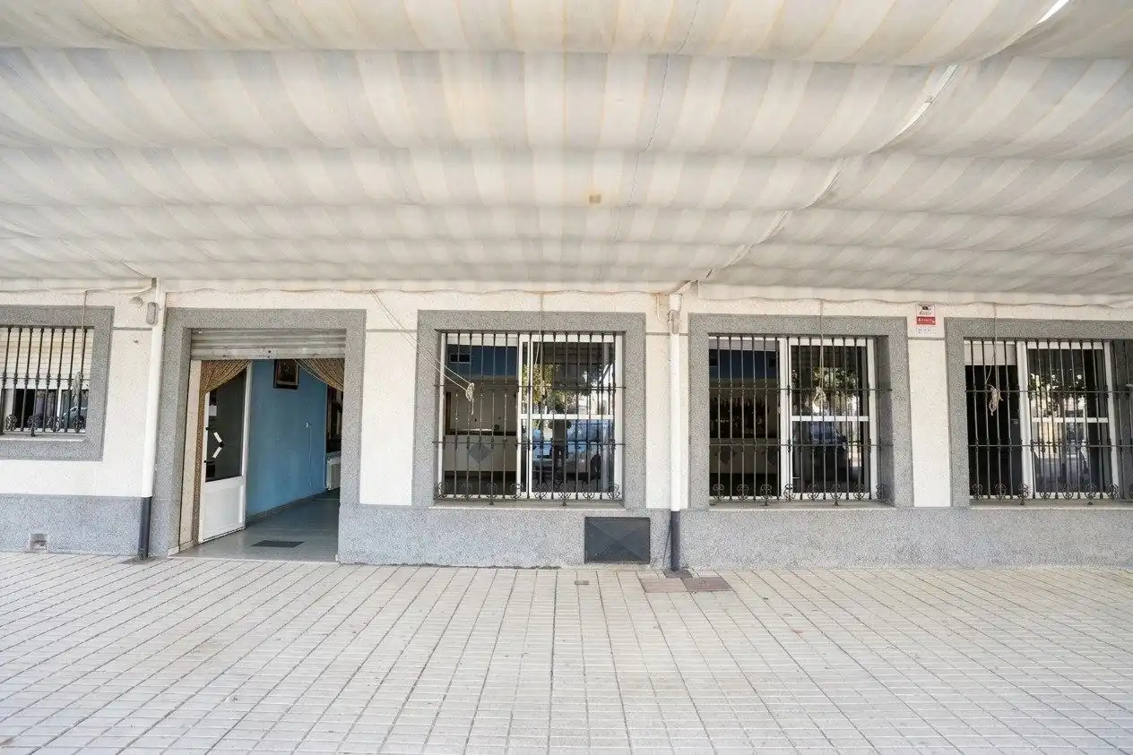 Vista exterior de Local en venta en Guadiana, Badajoz